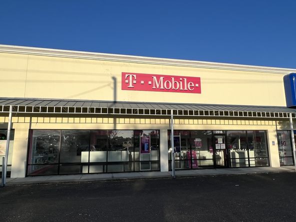 West Tampa / Stadium Retail: 2910 N Himes Ave , Tampa, FL 33607